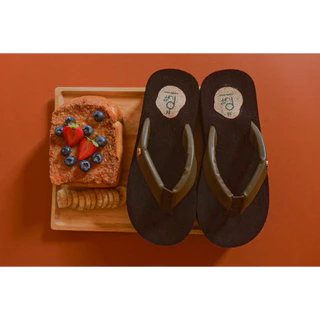 PUFFSHOES.OFFICIAL : Toasty Sandal