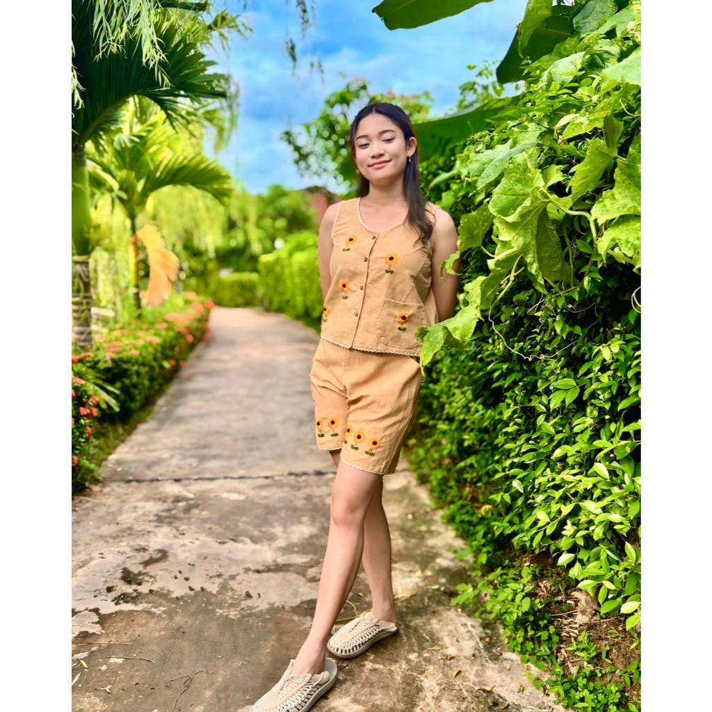 เสื้อผ้าฝ้ายแขนกุด+กางเกง งานแฮนด์เมด ปักมือดอกทานตะวัน ฟรีไซส์