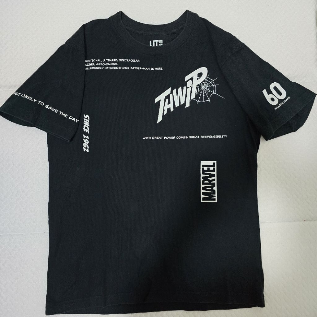 เสื้อ UNIQLO X MARVEL'S SPIDER-MAN 60 AMAZING YEARS ไซส์ M อก 40 ยาว 26
