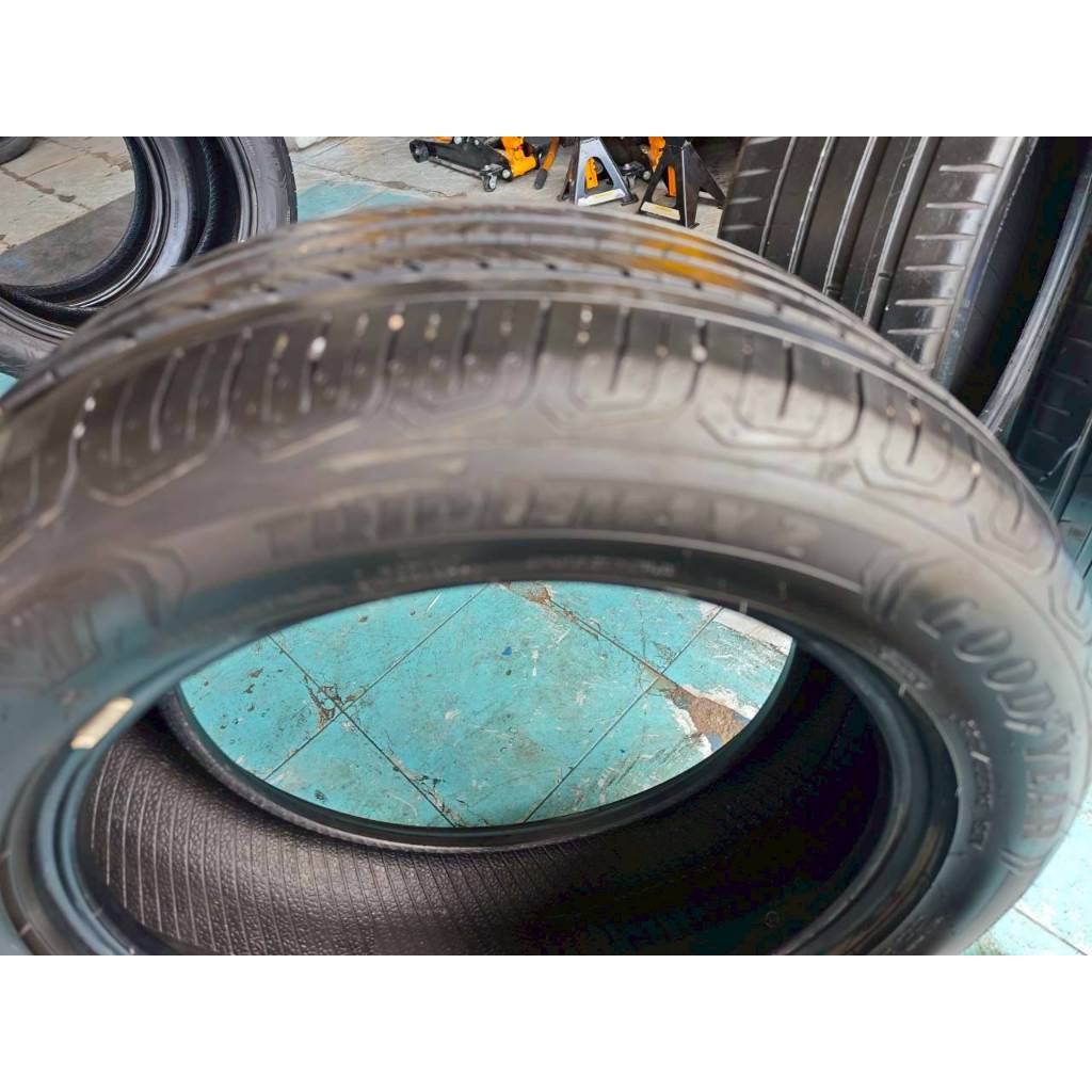 ยางเปอร์เซ็นต์  Goodyear 225 55 R18 y22  มีปะ ราคาเส้นละ  682 บาท