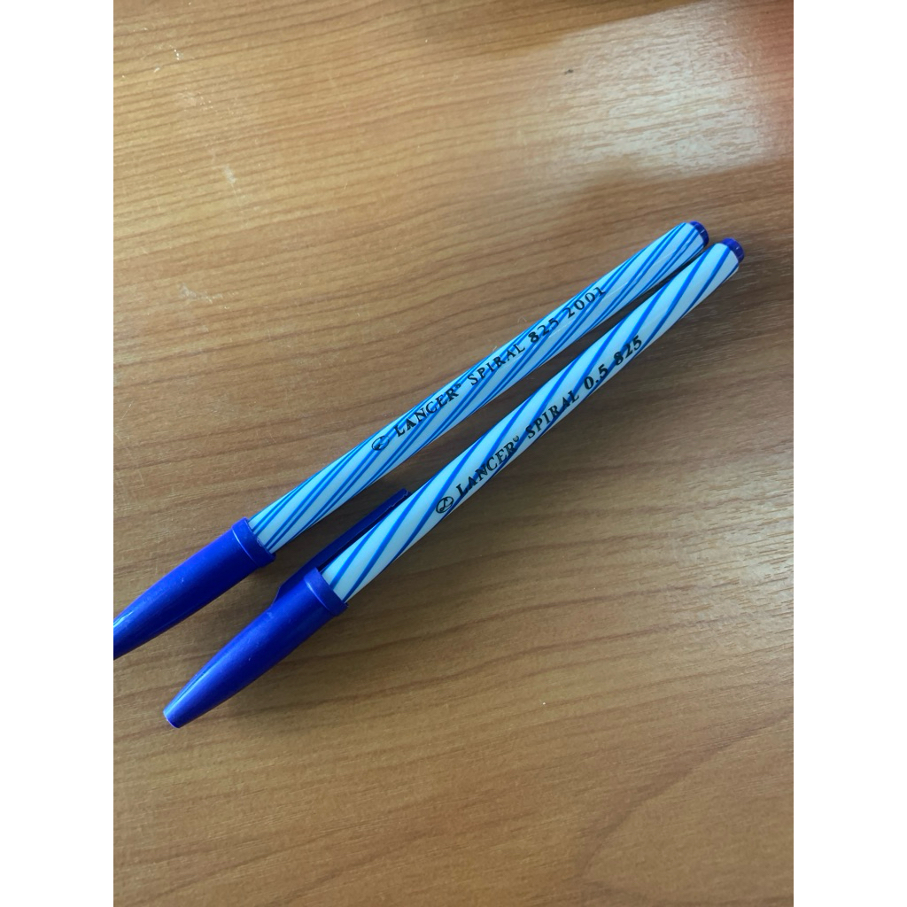 ปากกาลูกลื่น lancer เขียนลื่น