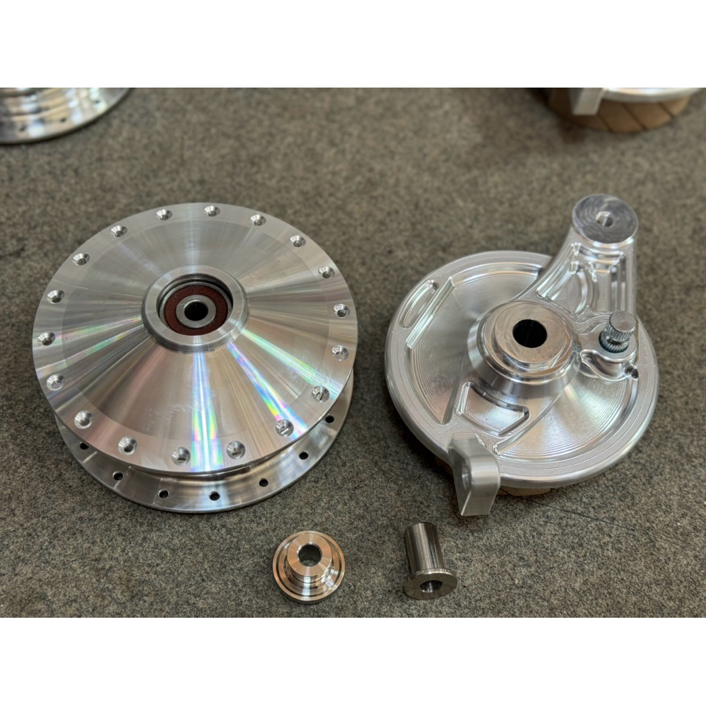 ดุมหน้าโยงcnc 1ชุดได้ ดุมหน้าฝาเบรค บุชหน้าบุชใน  ใส่รถที่มีตระเกียบหน้าได้ แกน10มิล