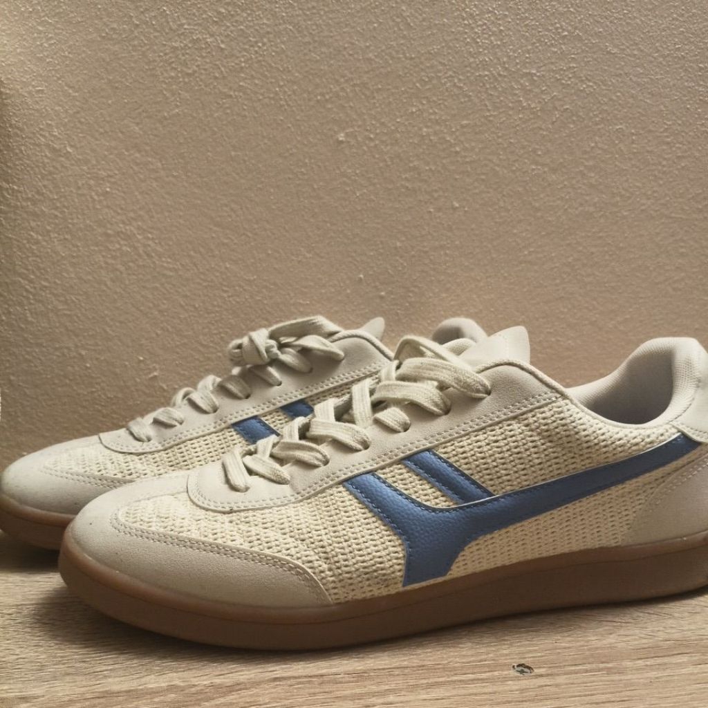 often รองเท้ากีฬาผ้าแบบเรโทร