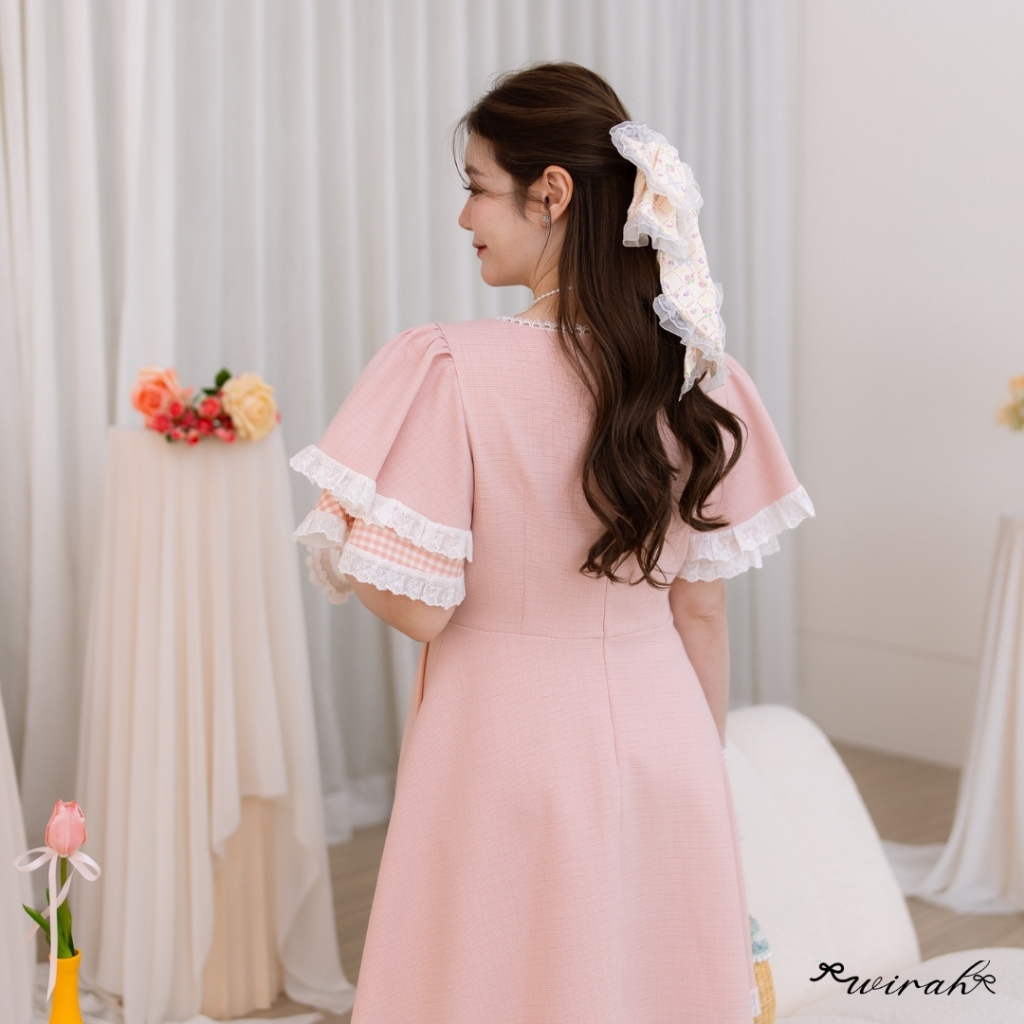 「 Wirah_Brand 」DW216 Rose Scott Dress :ชุดเดรสสั้นทรงเข้ารูป คอเหลี่ยมแต่งลูกไม้ แขนสั้นทรงกระดิ่ง - รูปที่ 4