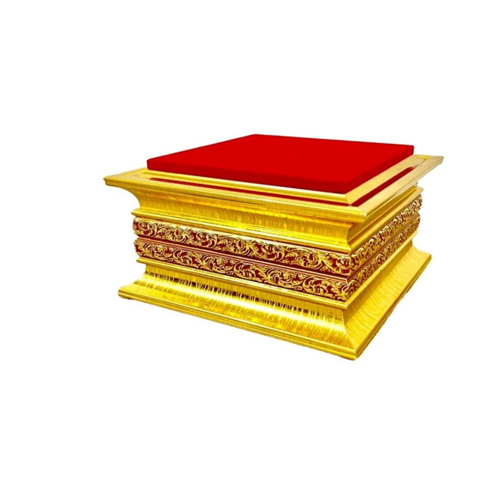 ฐานพระลายไทย  ขนาดพื้นกำมะหยี่แดง 9x9 นิ้ว ไม้สีทอง รุ่นฐาน 2 ชั้นสูง 4 นิ้ว ขนาดฐานล่าง 10.5x10.5 นิ้ว