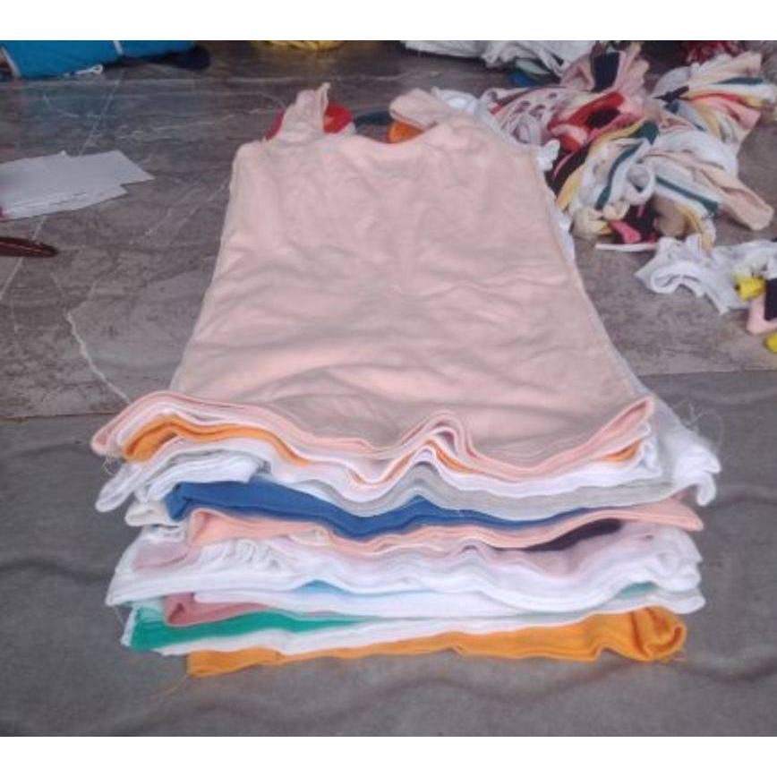 (สินค้ามีตำหนิ เสื้อมือ1 มีรอยเปื้อนเล็กน้อยสำหรับคนที่รับได้) เสื้อกล้ามคอยู เต็มตัว (ผ้าคอตตอน)