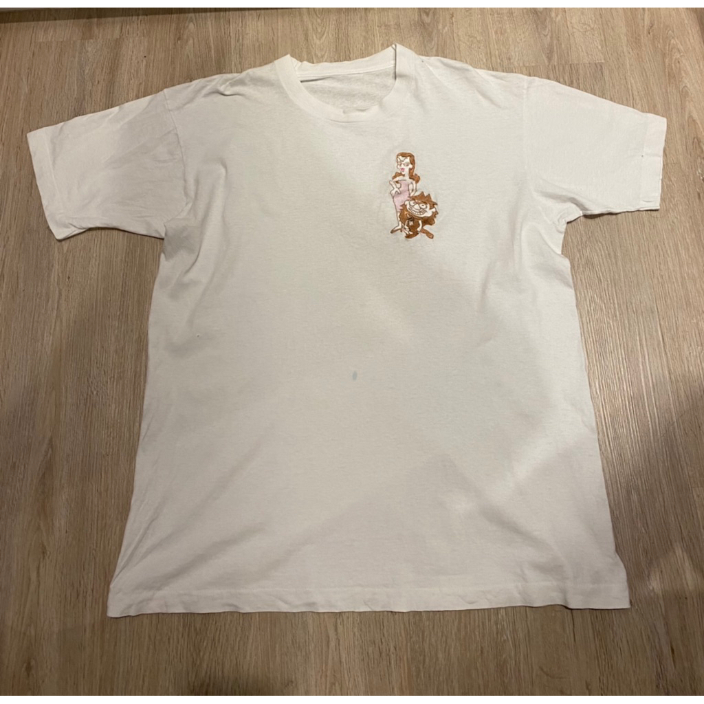 T-Shirt งานปัก สภาพ: 9/10 ขนาด: อก 48-50นิ้ว ตำหนิ: เปื้อนรอยหมึก 1จุด  ราคา: 150บาท 💖