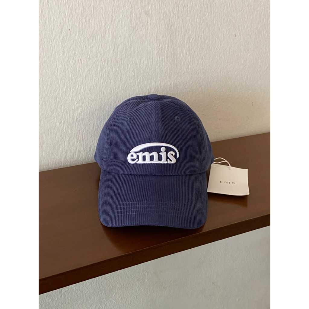 หมวก emis สีกรม ลูกฟูกโลโก้ขาว [แท้พร้อมส่ง]