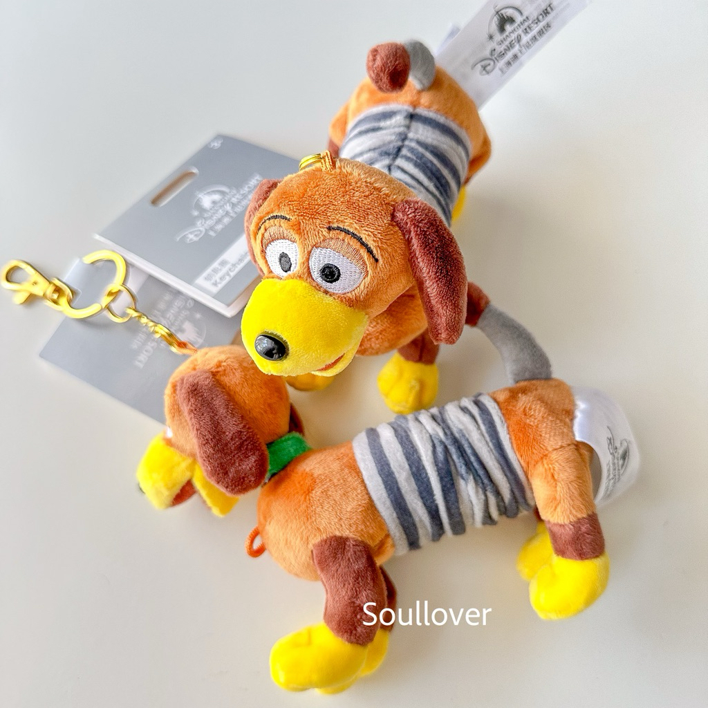 พร้อมส่ง พวงกุญแจตุ๊กตา Slinky Dog ลิขสิทธิ์แท้จาก Shanghai Disney Land