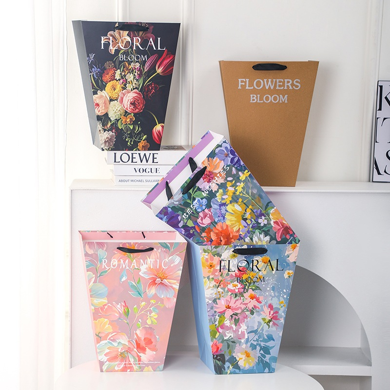 ✅พร้อมส่ง✅ถุงกระดาษ ลายภาพวาดดอกไม้ สไตล์เกาหลี ทรงสามเหลี่ยม สำหรับใส่ของขวัญ/ช่อดอกไม้