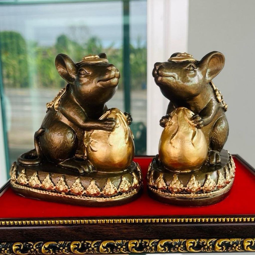 หนูมุสิกะ บริวารพระพิฆเนศขนาดฐาน 3 นิ้วสูง 4 นิ้ว (ให้บูชาคู่ละ 399)แถมฟรี พระผงแร่เหล็กน้ำพี้ และธูปเสี่ยงทายให้