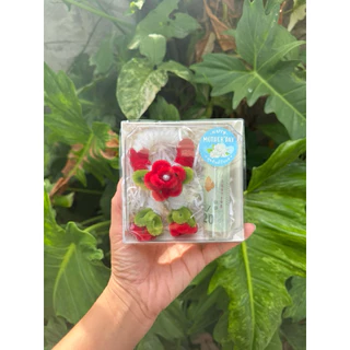 ของขวัญวันแม่กล่องใส่เงิน1ใบ มาลัยกำมะหยี่เป็นเข็มกลัด สามารถนำไปใช้งานได้ค่ะ