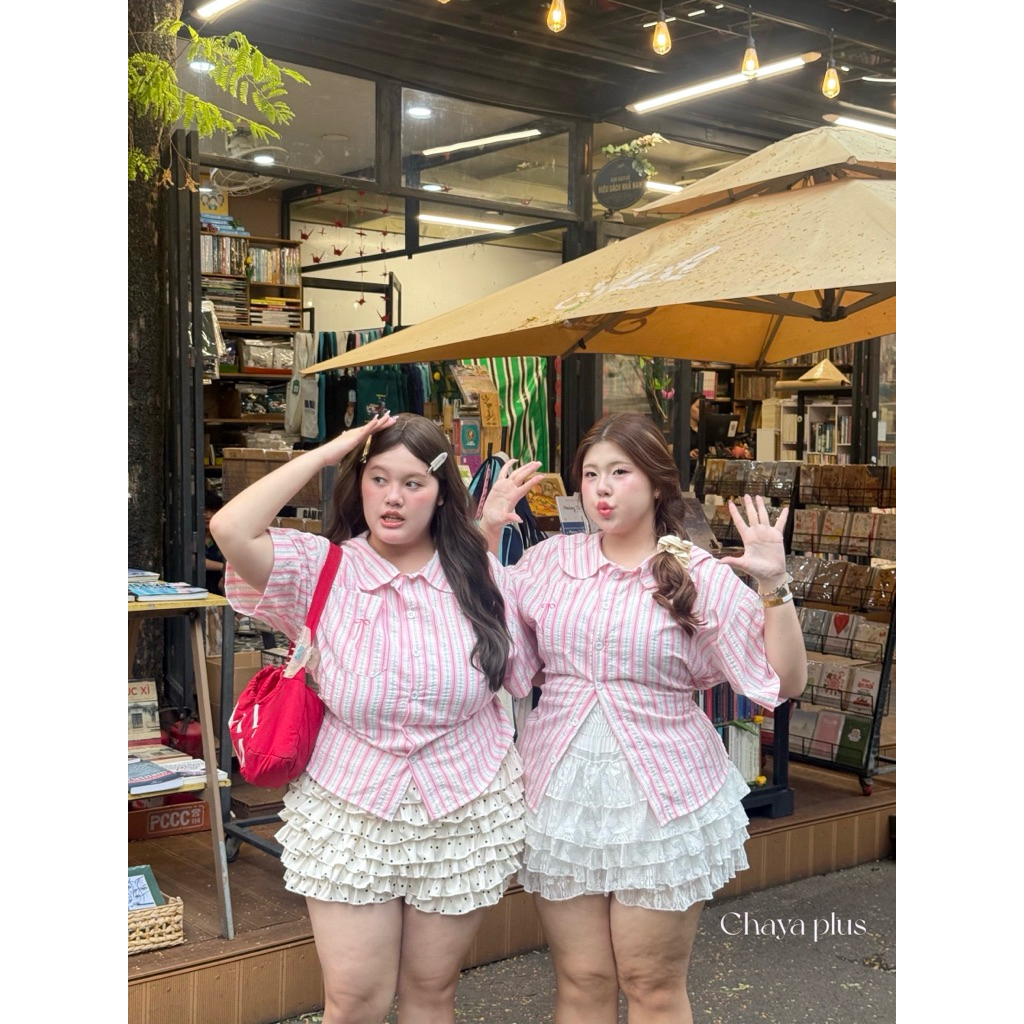 RAYNE.CLOSET | Pinkpie Top - เสื้อคอบัวลายริ้วสีชมพู มีเชือกผูกหลัง (อก40-52“) - รูปที่ 2