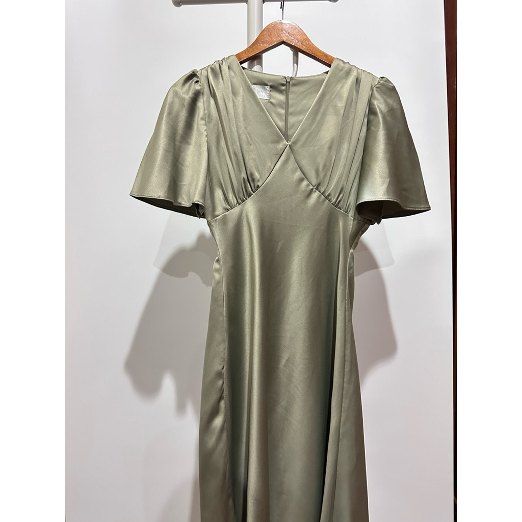 ส่งต่อ Ddend closet size s  มือสอง สีชาเขียว