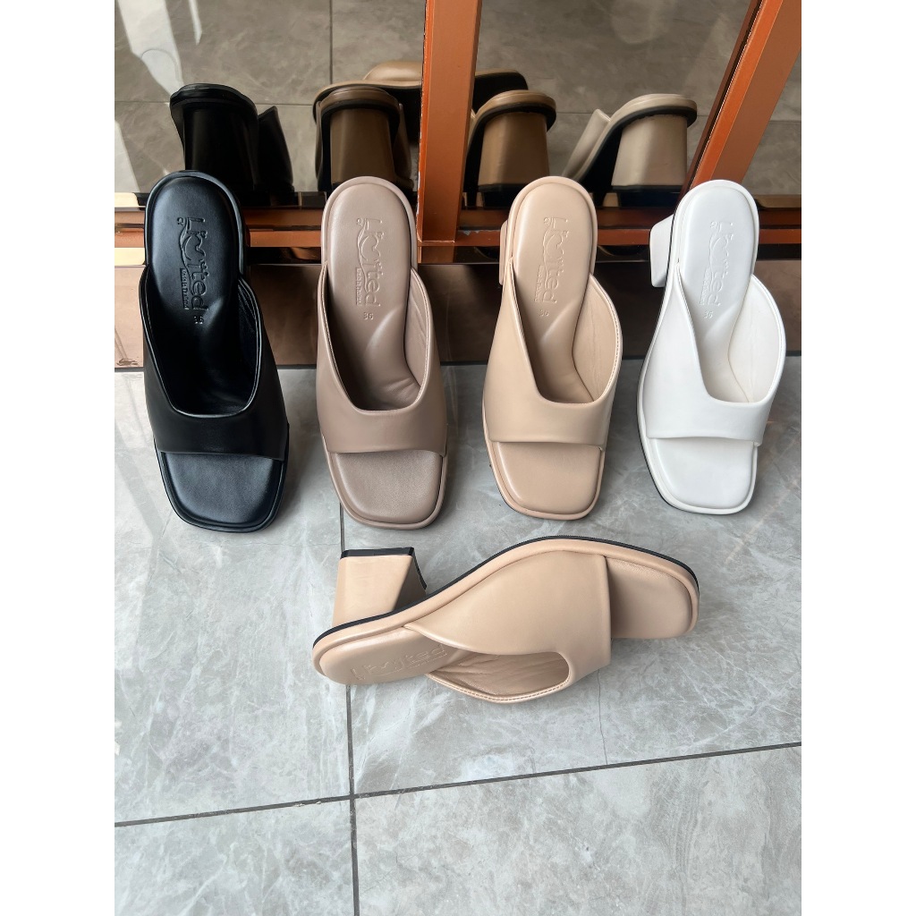 พลาดไม่ได้กับรองเท้าส้นสูง 2.5 นิ้ว พื้นรองเท้านิ่ม หนัง PU อย่างดี ใส่สบายมาก ผลิตในไทย