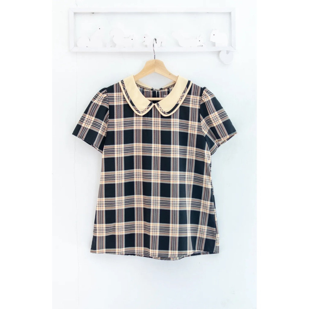 Narinari : MT4101 Trimmed Peter Pan Collar Blouse เสื้อทำงานปกบัวผ้าพิมพ์ลาย ราคา ถูกที่สุด ดีลบีเคเค แกลเลอรีภาพที่ 4