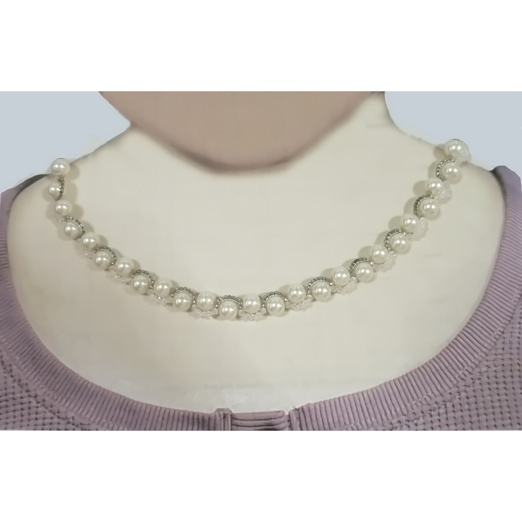 สร้อยคอมุกเทียมยาว 43 cm.กว้าง 1 cm.ขนาดมุก 0.8 cm.