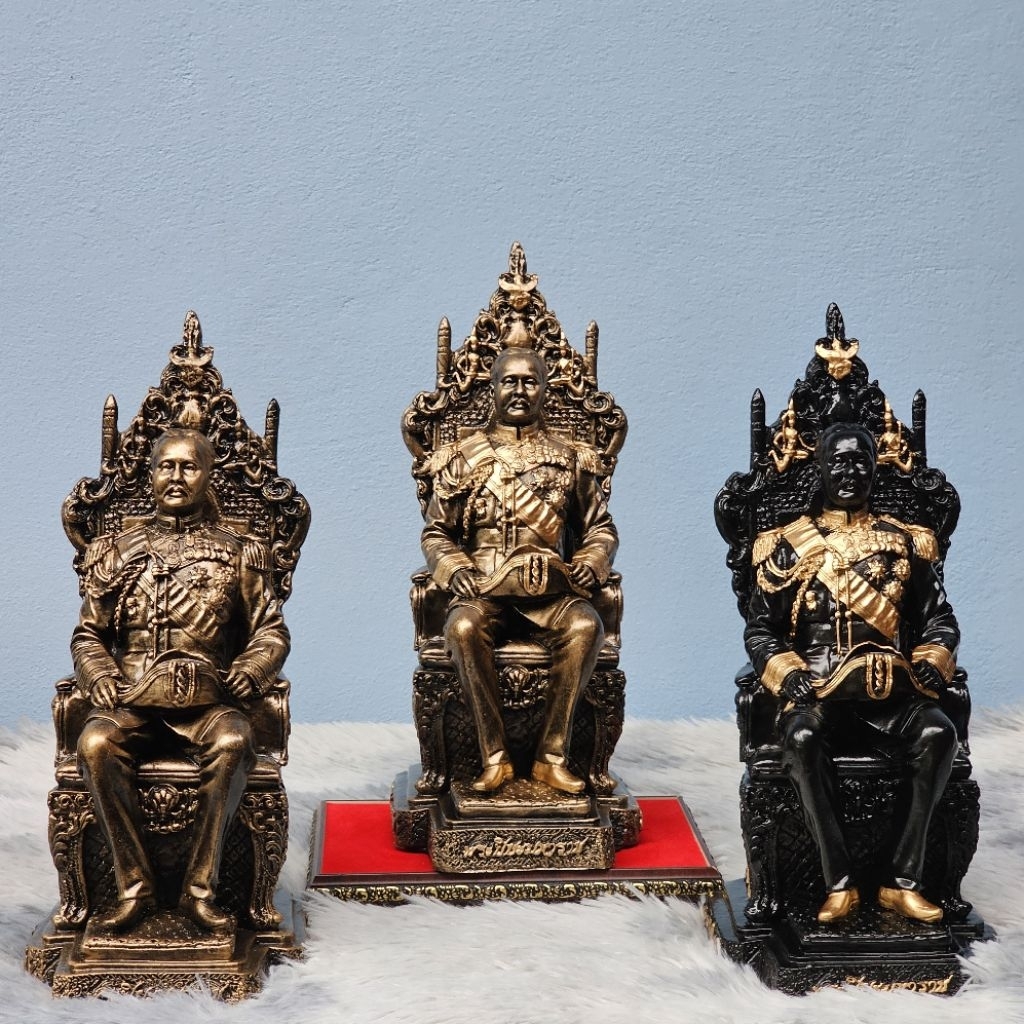 องค์เสด็จพ่อร.5(เหล็กน้ำพี้)ฐานกว้าง5นิ้วสูง12.5นิ้วเเถมฟรีแถมฟรีฐานรอง