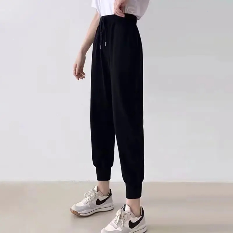 กางกางขาจั๊มทรงสวยทรงสลิมฟิต ผ้าเบาบางสบาย ระบายอากาศดีเยี่ยม ใส่ประจำวันหรือออกกำลังกายก็ไม่มีปัญหาK01