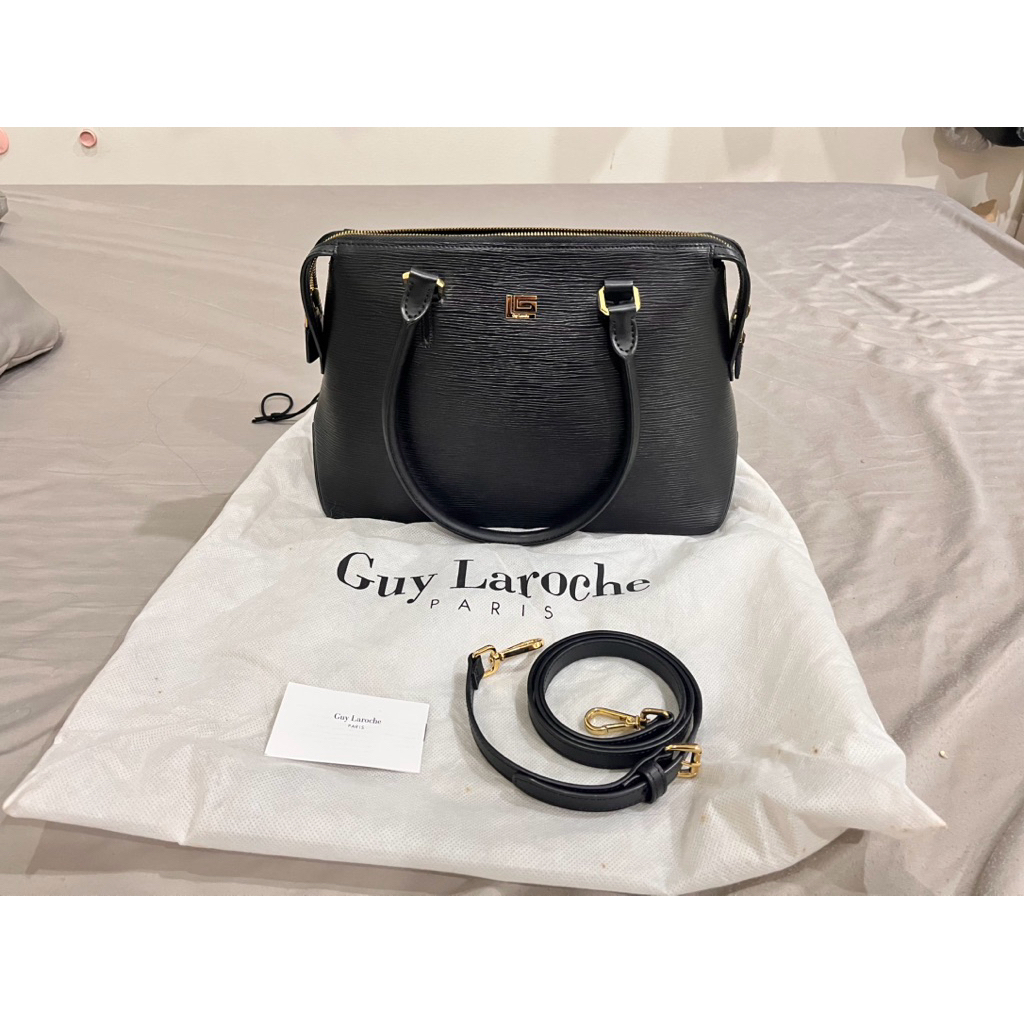 กระเป๋าสะพายข้าง Guy Laroche หนังแท้ มือหนึ่ง