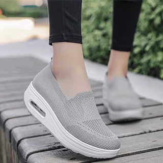 Kicks ราคาโปรโมชั่นรีบมาสั่งกันนะ รองเท้าผ้าใบแฟชั่นน้ำหนักเบา ใส่สบาย ใส่ได้ทุกโอกาส แต่งตัวง่ายแมตช์ได้กับทุกชุด