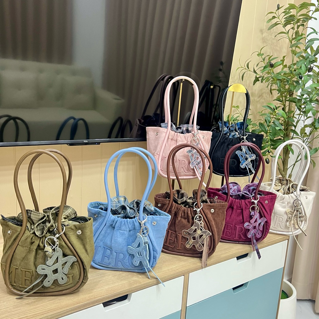 🦋กระเป๋าโท้ท Merge Mini เกรดงาน 1:1 พร้อมส่ง🦋  กระเป๋าผ้าตัวฮิตเข้ามาแล้ว   💗ถุงผ้าแบรนด์  💗แถมพวงกุญแจให้ด้วยนะคะ