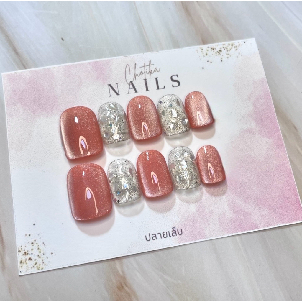 (เล็บปลอม)เล็บปลอมพร้อมติดสีเเดงจุดขาว งานเจลเเท้100%ทุกขั้นตอน (ฟรีกาว+ตะไบ)