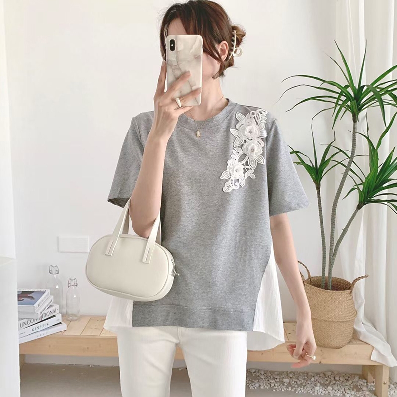 LHSunday  เสื้อคอกลมสีพื้น เแฟชั่นผู้หญิง มีดีเทลลูกไม้กรุบกริบ เนื้อผ้าดีใส่สบาย ไม่สวยตรงไหนเอาปากกามาวง