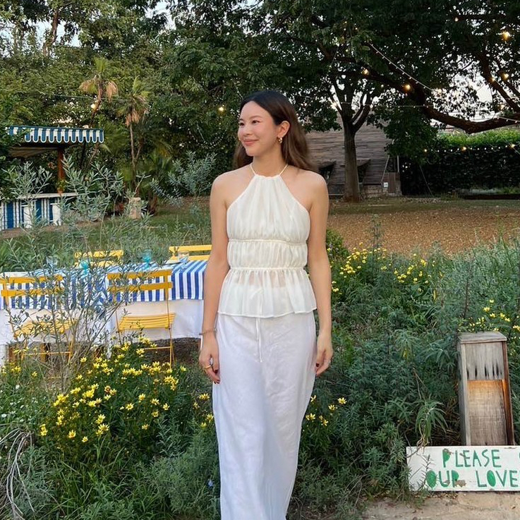 Mira Bangkok Esme top เสื้อแขนกุดชีฟองคล้องคอ สีขาว สีแดง