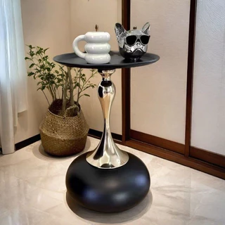 โต๊ะกาแฟขนาดเล็ก โต๊ะกลมขนาดเล็กแบบเรียบง่ายทันสมัย ​​โต๊ะข้างโซฟา โต๊ะเก็บของข้างเตียง โต๊ะข้างเตียงเหล็กดัด