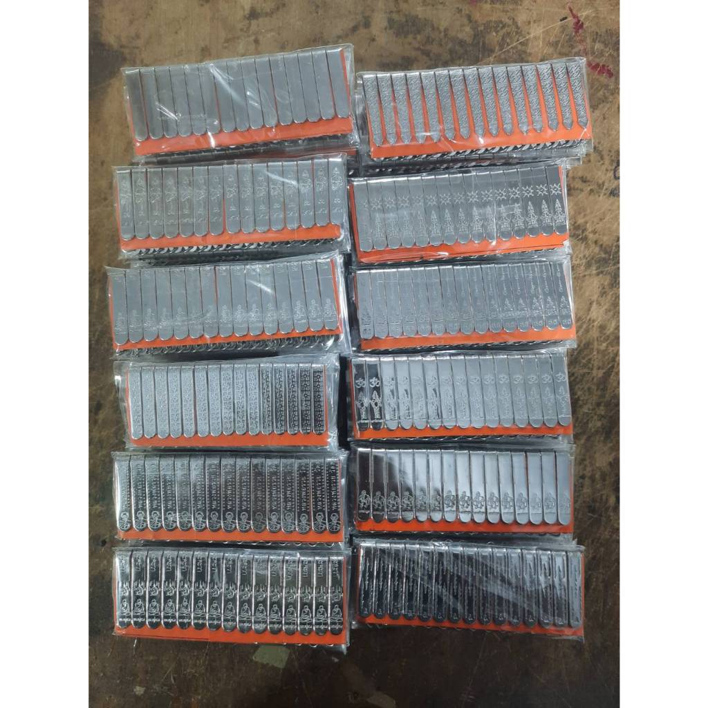 แหนบห้อยพระสแตนเลส ลายพระ (1แผง15ชิ้น)
