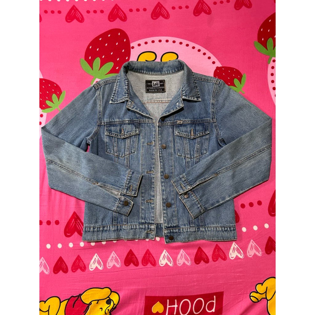 แจ็คเก็ตยีนส์ แบรนด์ Lee แท้ ใส่ครั้งเดียวส่งต่อถูกๆ ใหม่มาก🧺🥰