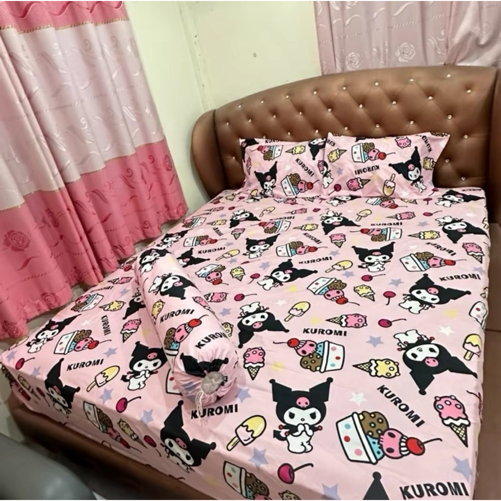 ผ้าปูที่นอน ชุดผ้าปูผ้าห่ม(ลายคุโรมิชมพู)ขนาด 3|5|6 ฟุต 🛏 เนื้อผ้าคอตตอน 100% หนานุ่มนอนสบาย🏡☀️🤍