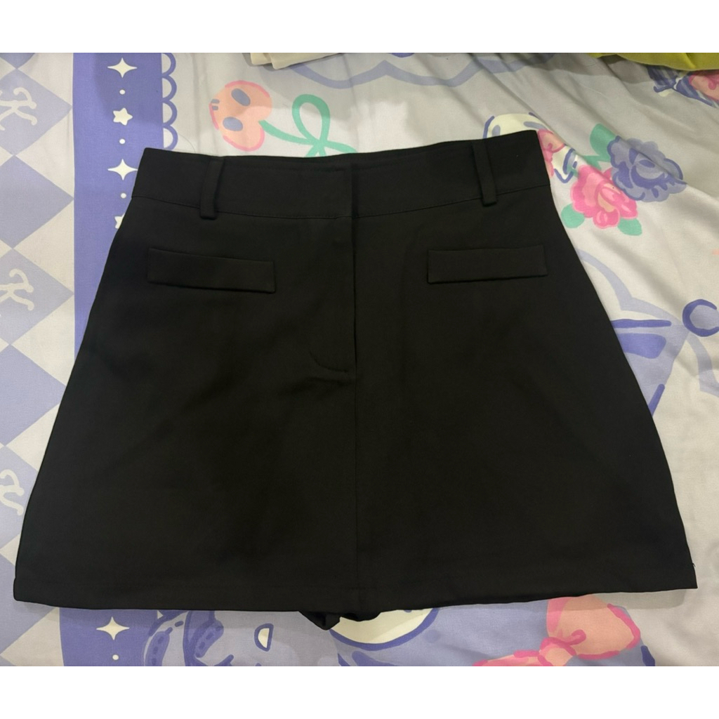 [new] กระโปรงสีดำ size s จาก aomkoshop