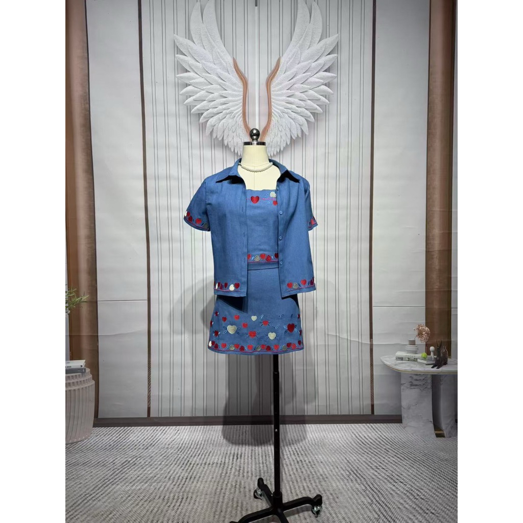 ชุดเซต 3 ชิ้น เสื้อ+เสื้อคลุม+กระโปรง ปักลายหัวใจ สวยมากๆ งานป้าย chalita
