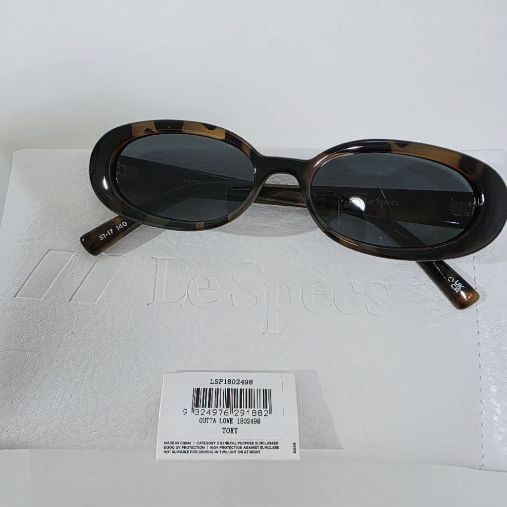Sample sale แว่นกันแดด Le Specs รุ่น outta love ราคาป้าย 4,100 ของแท้พร้อมส่ง