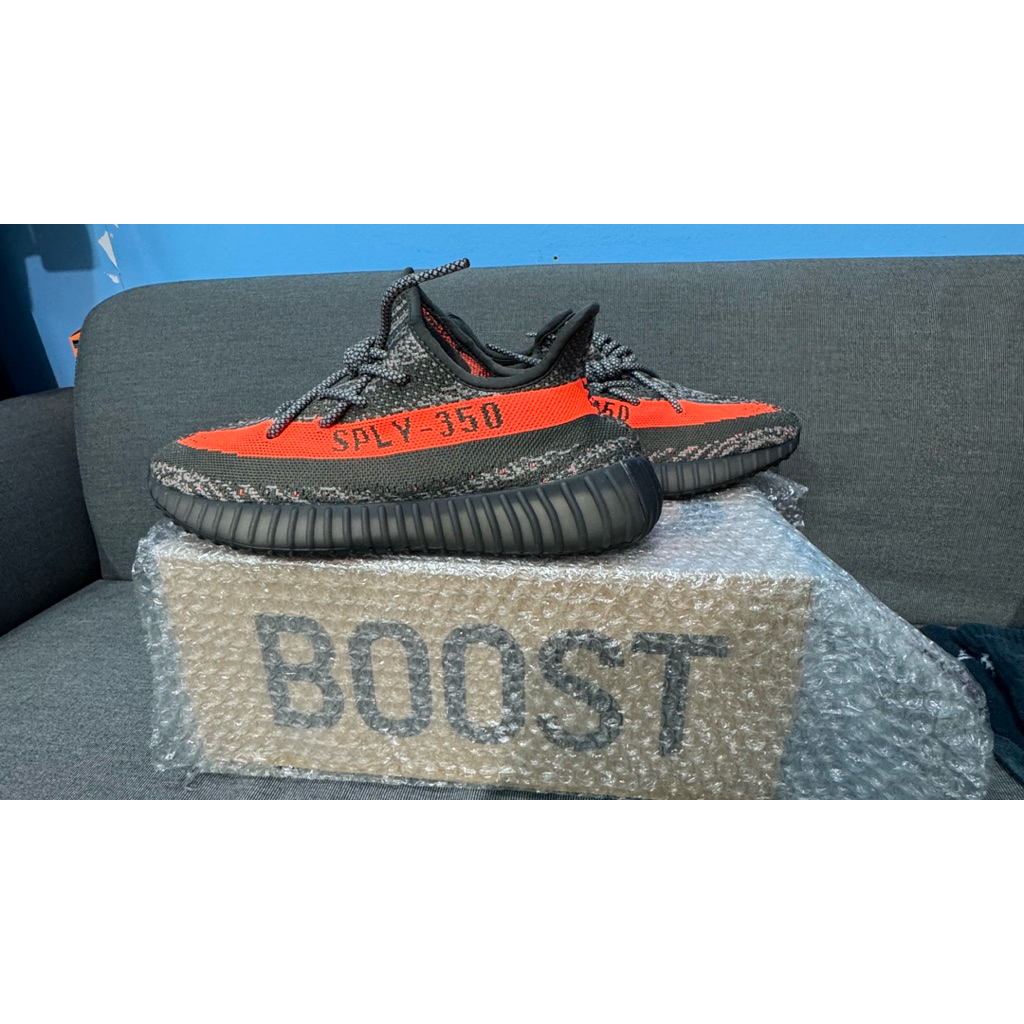 (used) Adidas Yeezy Boost 350 V2 Size 8 UK