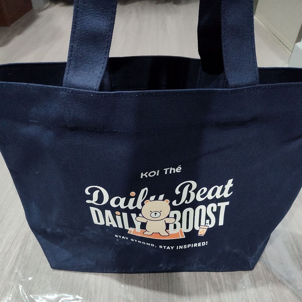 กระเป๋าผ้าพรีเมี่ยมจาก Koithe สีน้ำเงิน