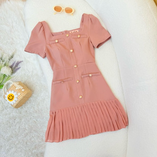[LISA] A1090 ชุดเดรสกระโปรงคอเหลี่ยมแขนสั้นดีเทลแต่งกระดุมกร…
