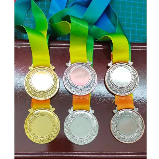 03 เหรียญรางวัล โลหะหนา 2 มิล ขนาด 5 เซ็นติเมตร พร้อมสายสี (ทำสติ๊กเกอร์ข้อความหรือโลโก้ให้ฟรี)