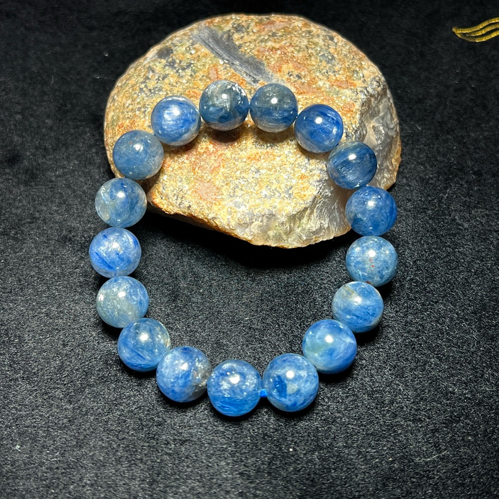 หินไคยาไนต์(Kyanite)