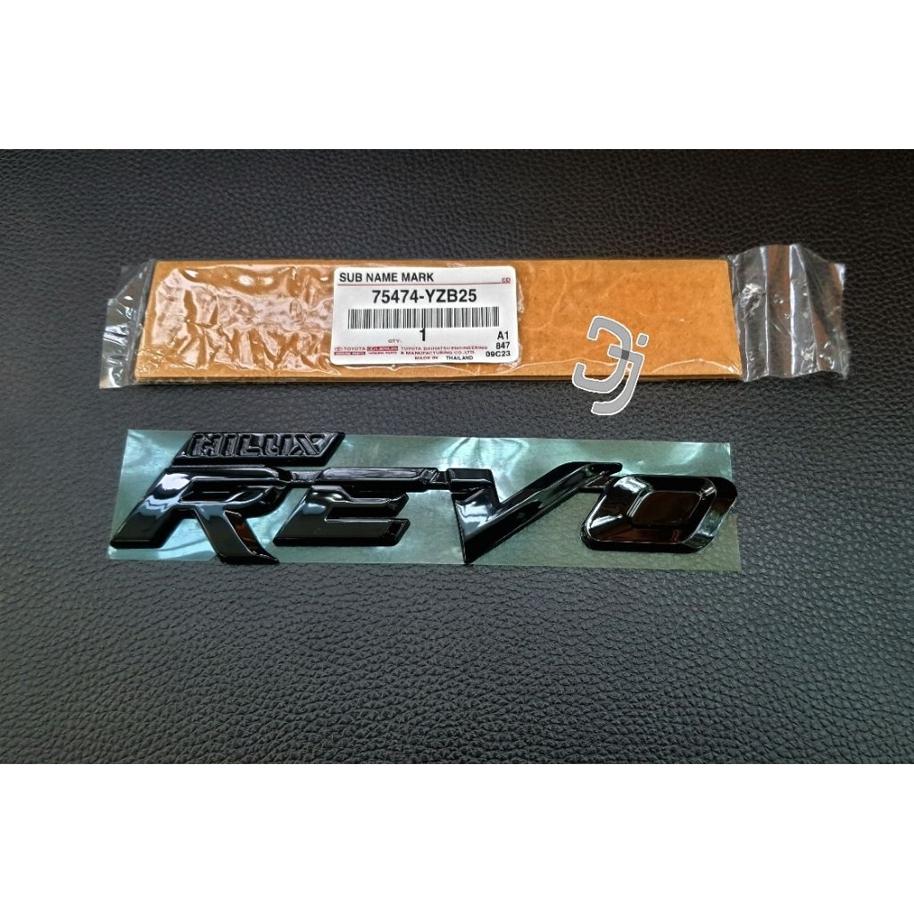 ของแท้ โลโก้ REVO โตโยต้าไฮลักษ์ รีโว้ สีดำเงา Piano Black 1 ชิ้น สำหรับ Toyota hilux revo  2015-2025
