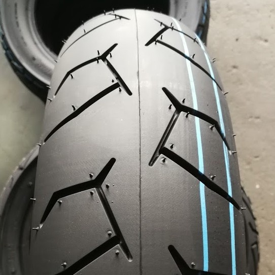 CHAMPION ยางนอก HR67 140/70-17  ลายRosso2  TUBELESS  ยางเรเดียล   (ไม่ใช้ยางใน)   140/70-17 CHAMPION