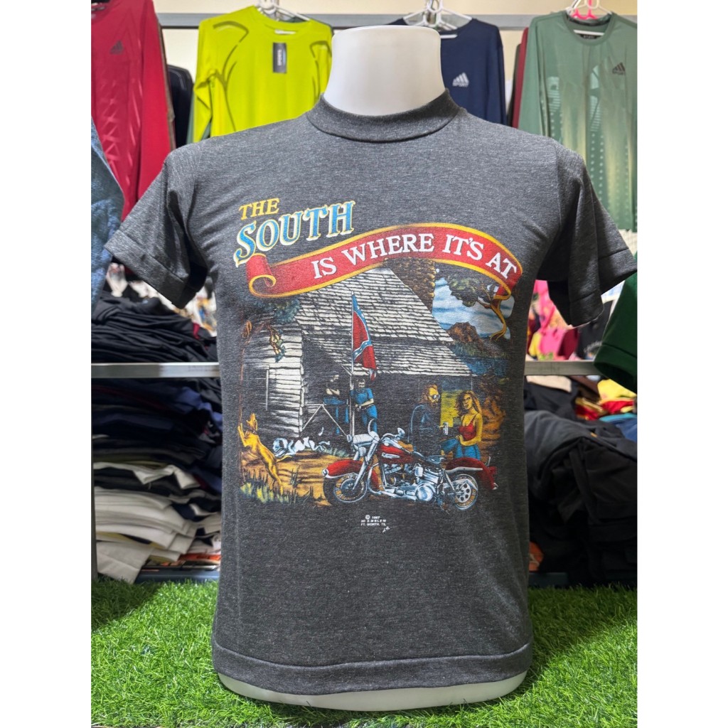 3D เสื้อผ้าบางสีเทาเฟด สีขับผิว สกรีนลายหน้าหลัง ไม่มีข้าง ผ้านิ่มใส่สบาย