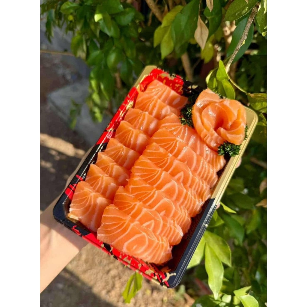 แซลมอนซาซิมิ  สีส้มสดสวย ทานดิบได้ มีหลายขนาด ยำ ตำ ดอง วางหน้าซูซิ ทำได้หมดทุกเมนู