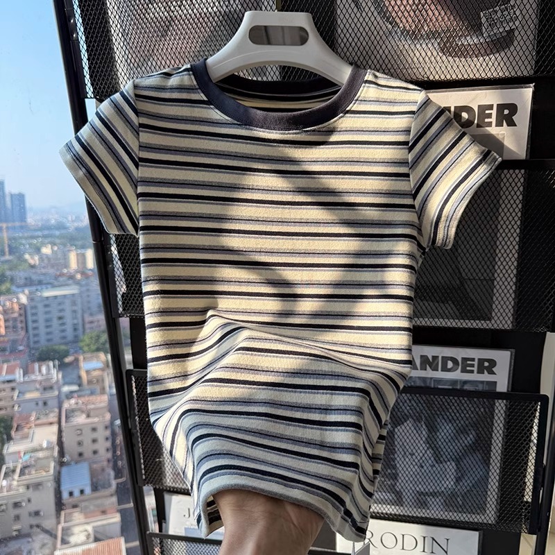 Y6Y - เสื้อยืดแขนสั้นสไตล์เกาหลีลำลองสำหรับผู้หญิง เสื้อยืดแขนสั้นลายทางไหล่ตรงคุณภาพสูงทันสมัย