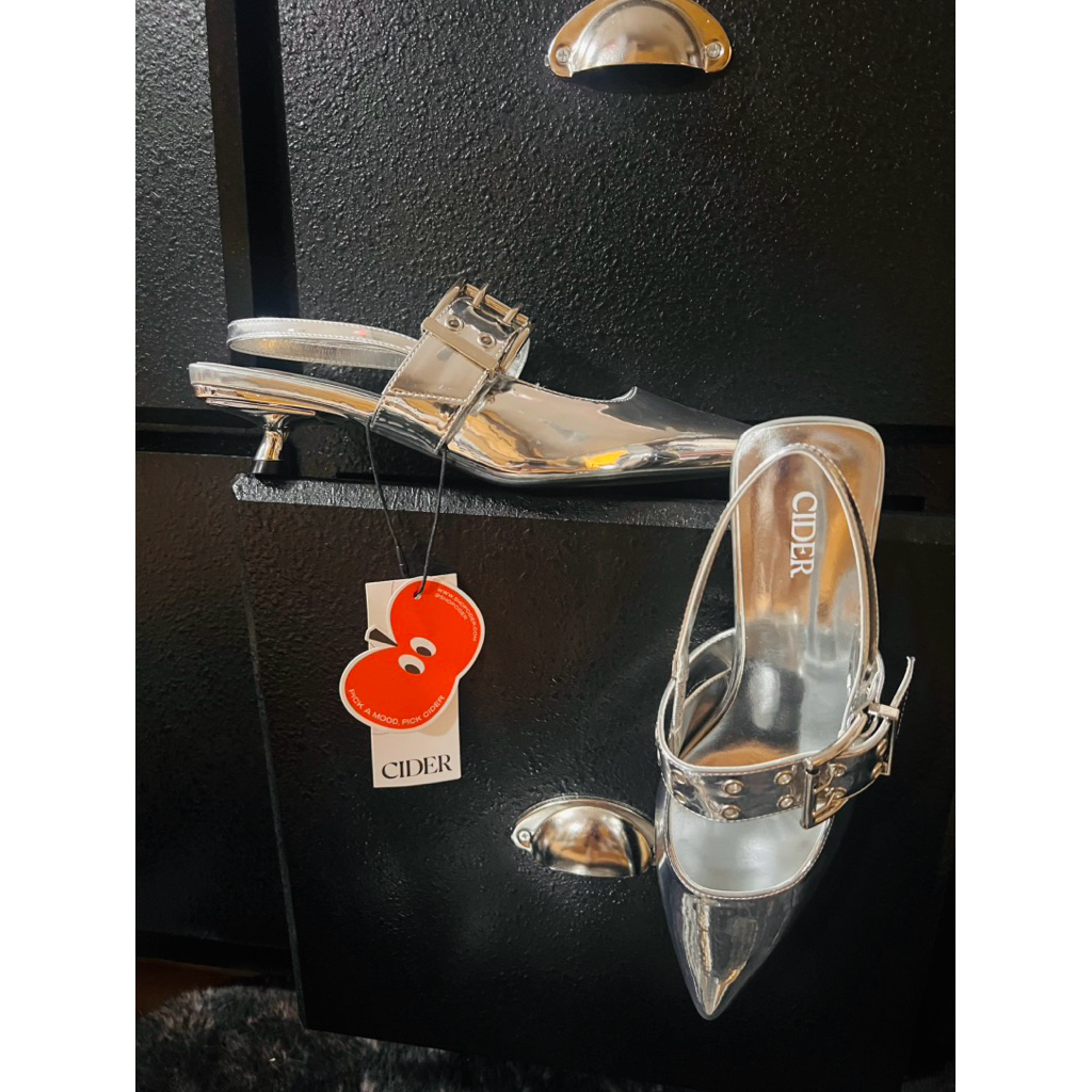 ส่งด่วนกทม📌37-41EUรองเท้าส้นเตี้ยหัวแหลมCIDERของแท้ สีเงินเมทาลิ