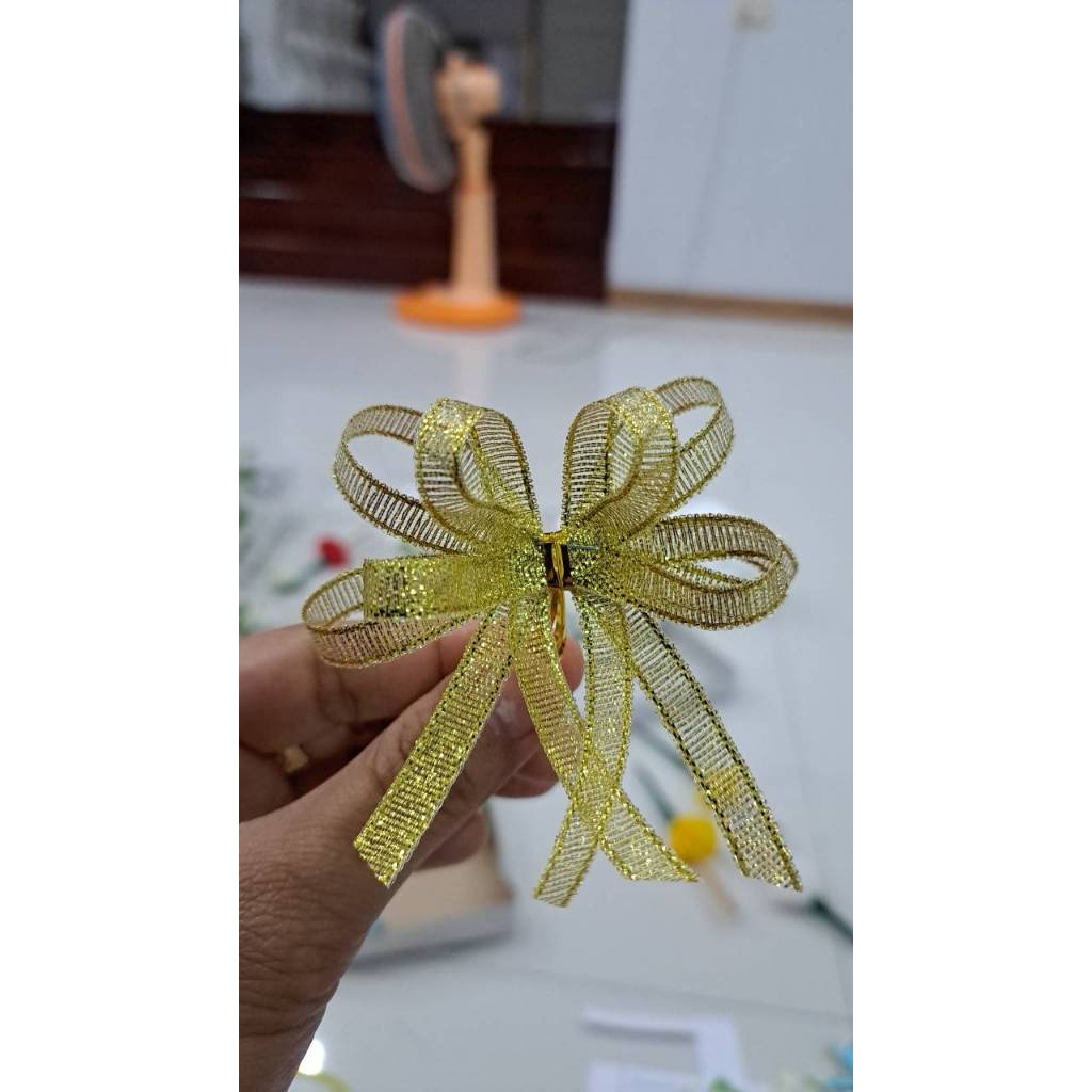 โบว์ดิ้นทอง ( โบว์สีทอง 2แฉก 2 ชั้น ขนาด 4-5 ซม. ) 1 ชิ้น แบบใหม่