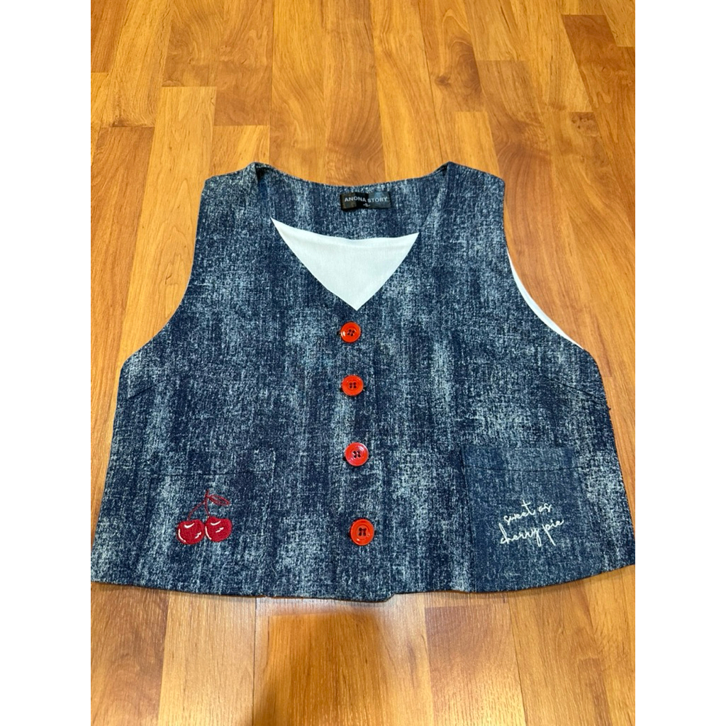 เสื้อครอป เสื้อกั๊กยีนส์ ปักลายเชอรี่ ป้าย Anona story