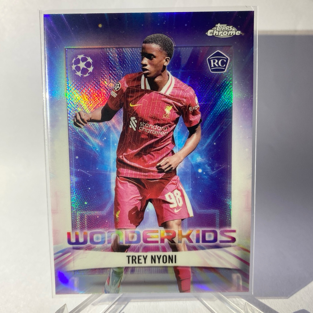 การ์ดนักฟุตบอลสำหรับสะสม TREY NYONI, RC, LIVERPOOL, TOPPS CHROME 2025